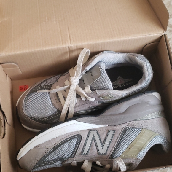 New balance kid shoes - Picture 2 of 3